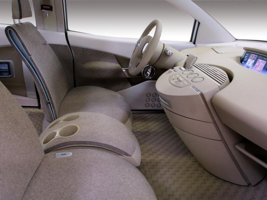 Интерьер Nissan Quest Concept 2002 года  (фото 7 из 7)